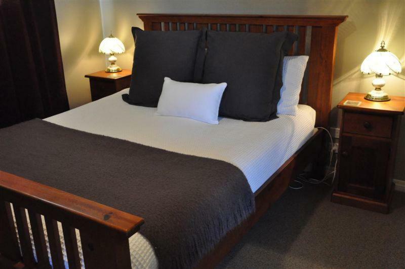 Blue Thistle Cottages Te Anau Esterno foto